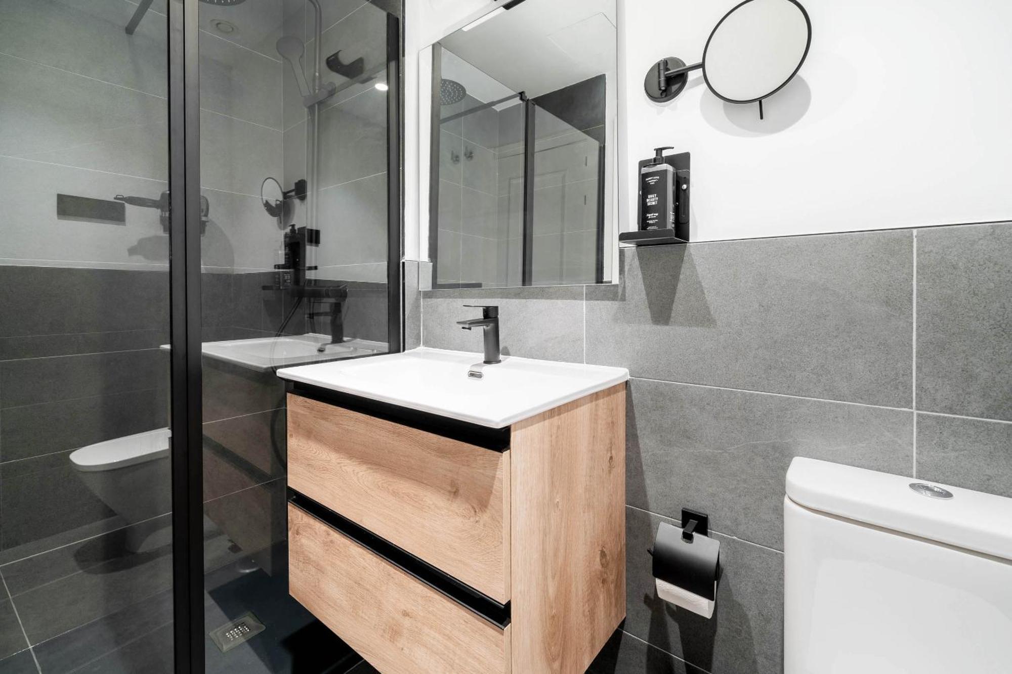 Limehome Malaga Calle Victoria Zewnętrze zdjęcie