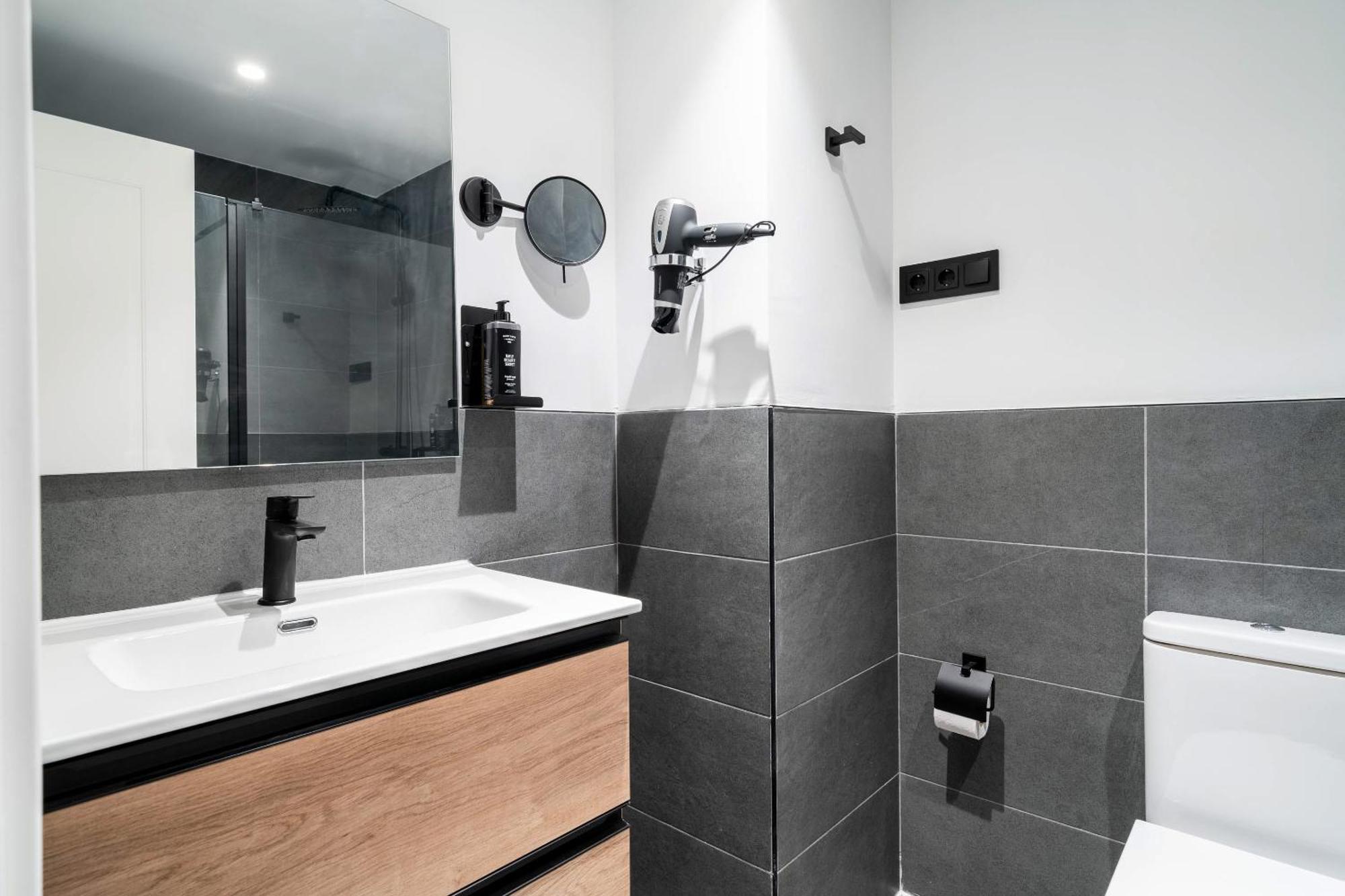 Limehome Malaga Calle Victoria Zewnętrze zdjęcie